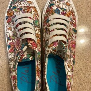 Flowered sneakers